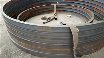 搬運槽鋼彎圓要小心